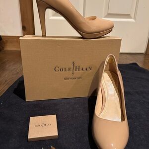 COLE HAAN Chelsea Nude Patent Leather NikeAir Heels Pumps Shoes Womens Size 8.5